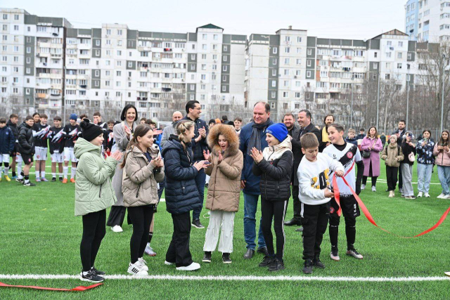 Inaugurarea terenului de sport multifuncțional din cadrul LT „Petru Zadnipru”